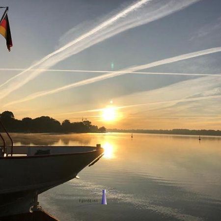 Hausboot Fjord Ankerplatz Mit Biosauna In Schleswig Ngoại thất bức ảnh